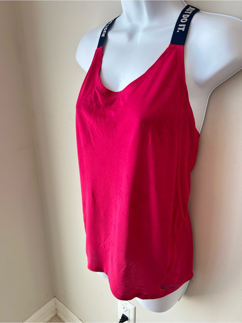 BNWT Nike Dri-FIT Hot Pink JDI Strap Workout tank Size M - Picture 2 of 8